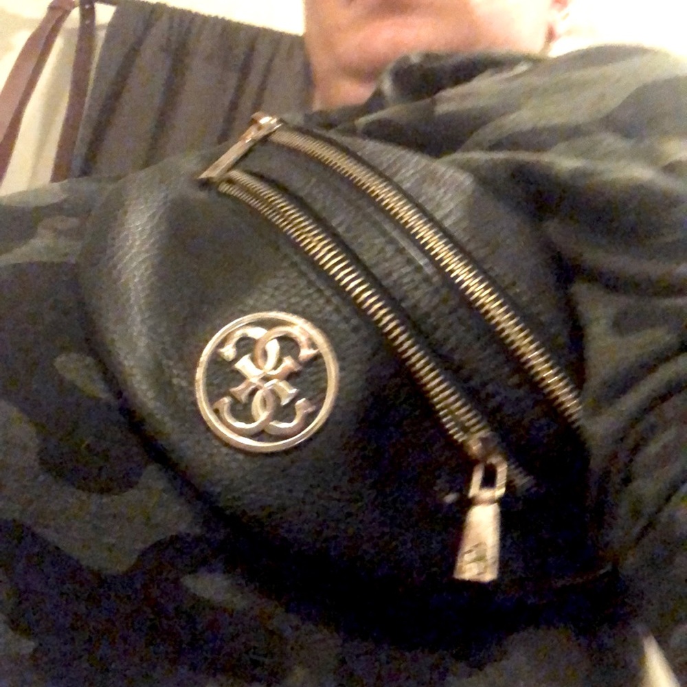 Guess waist/shoulder bag..
